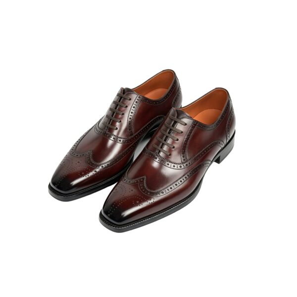 GRANDMARK wingtip brogue oxford men's dress shoes, three-quarter view, white background