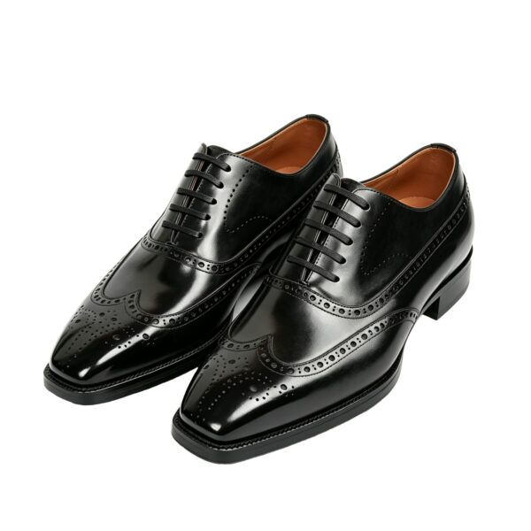GRANDMARK wingtip oxford men's dress shoes, three-quarter view, white background