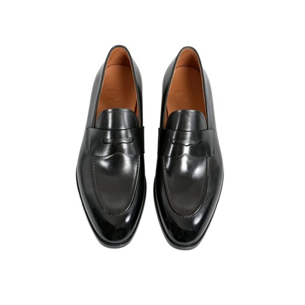 GRANDMARK round-toe penny loafer men's dress shoes, top view, white background