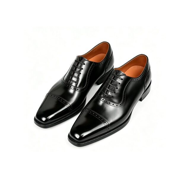 GRANDMARK semi-brogue cap-toe oxford men's dress shoes, three-quarter view, white background
