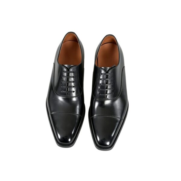 GRANDMARK cap-toe oxford men's dress shoes, top view, white background