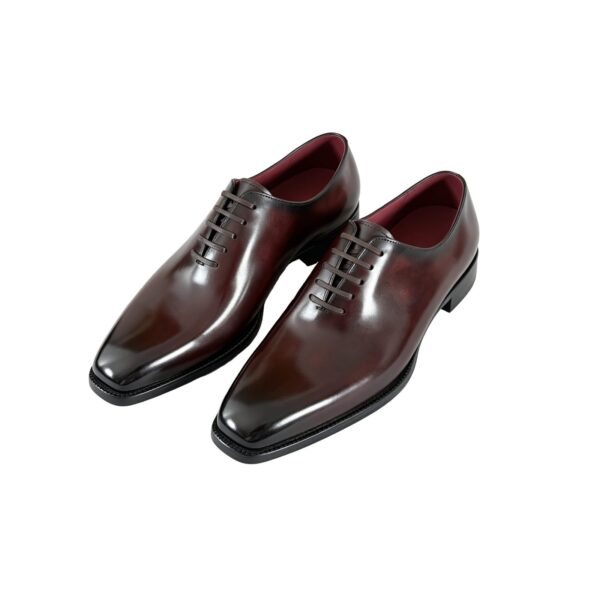 GRANDMARK wholecut oxford men's dress shoes, three-quarter view, white background
