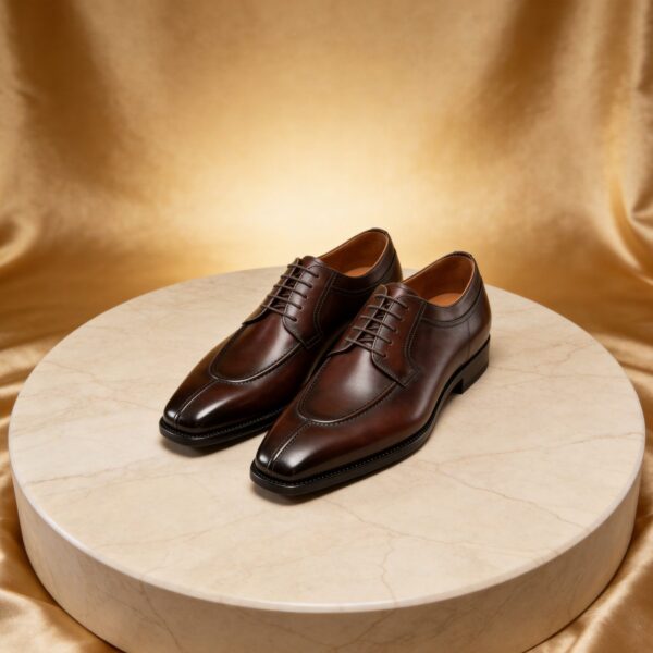 Split-Toe Derby men's formal leather dress shoe, GRANDMARK promotional photo Split-Toe Derby men's formal leather dress shoe, GRANDMARK promotional photo